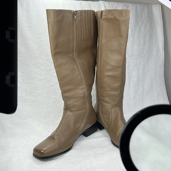 Valley Lane, taupe boots, 17 inches up leg - Picture 5 of 6